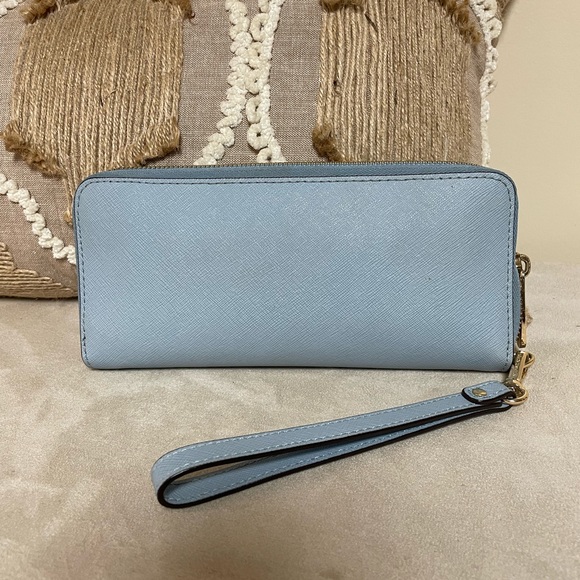 USED Michael Kors Light Blue Large Wallet Wristlet - Picture 2 of 4